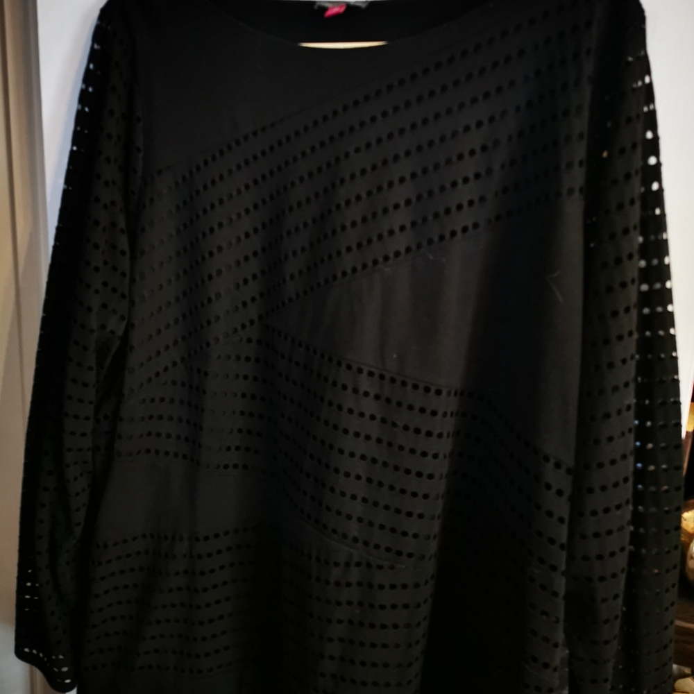 Vince Camuto black top